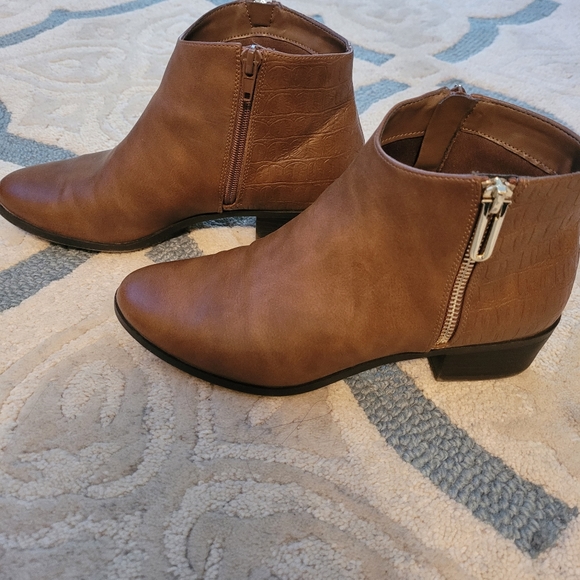 Call It Spring brown ankle boots 👢 - Picture 2 of 7